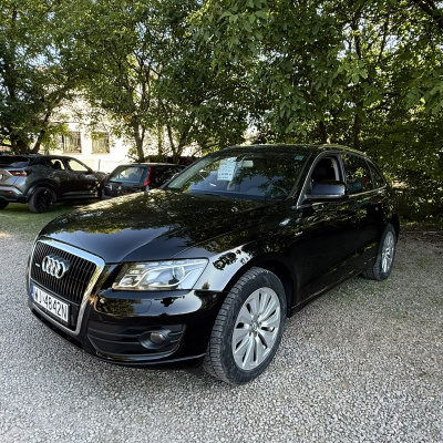 Audi Q5 2012 czarny, benzyna/hybryda
