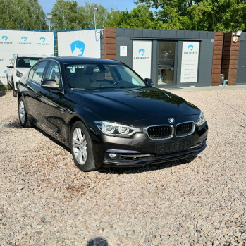 BMW 318i 2015 чорний, бензин