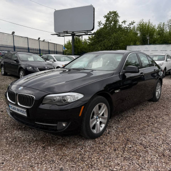 BMW F10 528i 2013 чорний, бензин