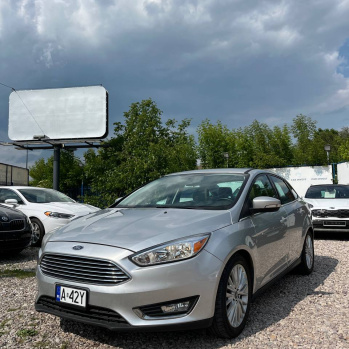Ford Focus Platinum 2018 серебристый, бензин