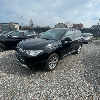 Mitsubishi Outlander 2014 черный, бензин