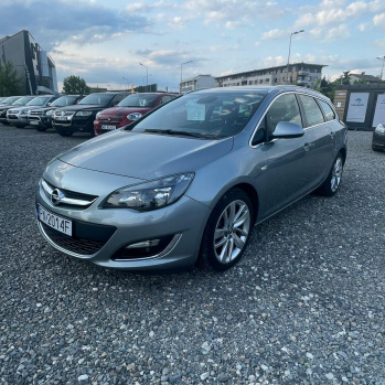 Opel Astra 2013 серый, бензин