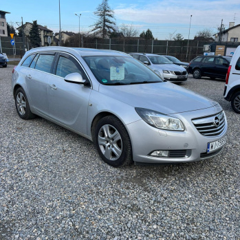 Opel Insignia 2013 серебристый, турбодизель
