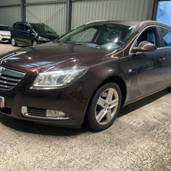 Opel Insignia Sports Tourer 2011 коричневий
