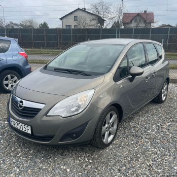 Opel Meriva 2010 серый, турбобензин