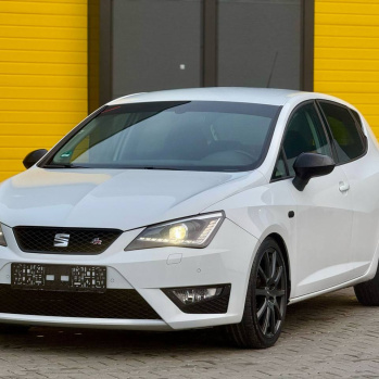Seat Ibiza 2016 белый, турбобензин