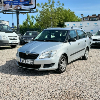 Skoda Fabia 2012 argent, essence