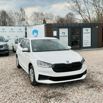 Skoda Fabia 2023 blanc, essence