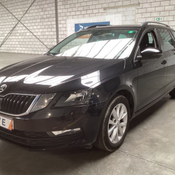 Skoda Octavia 2019 czarna, benzyna/gaz