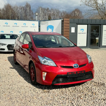 Toyota Prius 2013 czerwony, benzyna/hybryda