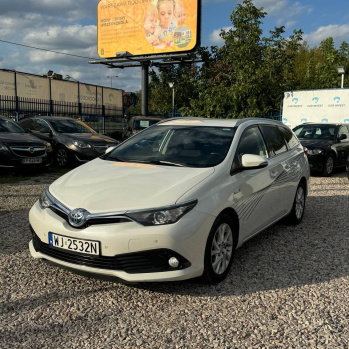 Toyota Auris Hybrid 2018 biała, benzyna