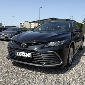 Toyota Camry LE 2024 czarny, benzyna
