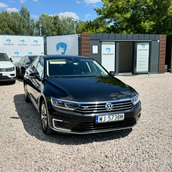 Volkswagen Passat GTE 2018 чорний, бензин/гібрид