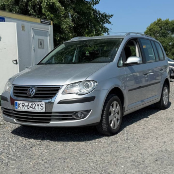 Volkswagen Touran 2009 серебристый, дизель