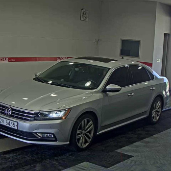 Volkswagen Passat 2018 сірий, бензин