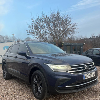 Volkswagen Tiguan 2022 чорний, бензин