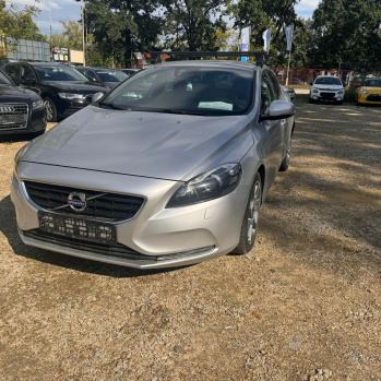 Volvo v40 2016 srebrny, benzyna