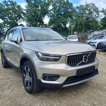 Volvo XC40 T3 2018 srebrny, benzyna